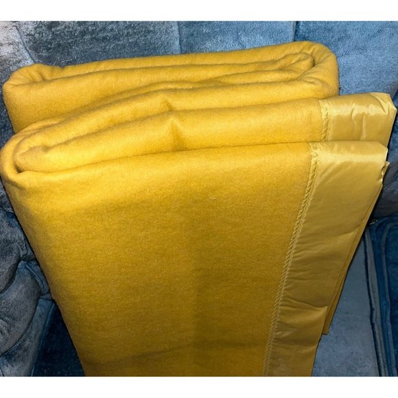 VTG Gold Yellow Mustard Full Size Blanket Chatam Preowned Unused Acrylic Edged - Picture 4 of 8